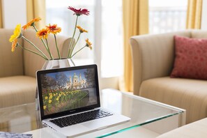 Standard 1 Bedroom Apartment | 1 bilik tidur, peralatan tempat tidur premium, peti besi dalam bilik 