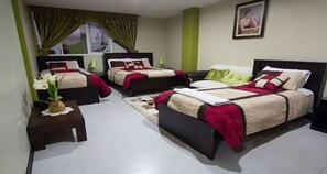 Comfort-Vierbettzimmer | 10 Schlafzimmer, Daunenbettdecken, individuell dekoriert