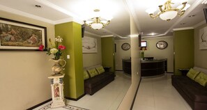 Reception - Hotel Las Gardenias (Cuenca)