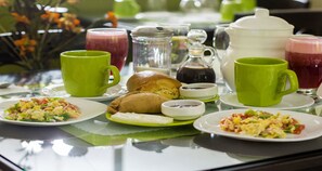 Tägliches kontinentales Frühstück (5 USD pro Person)