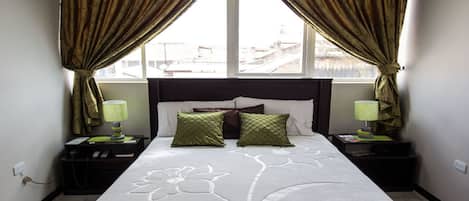 10 bedrooms, down comforters, individually decorated