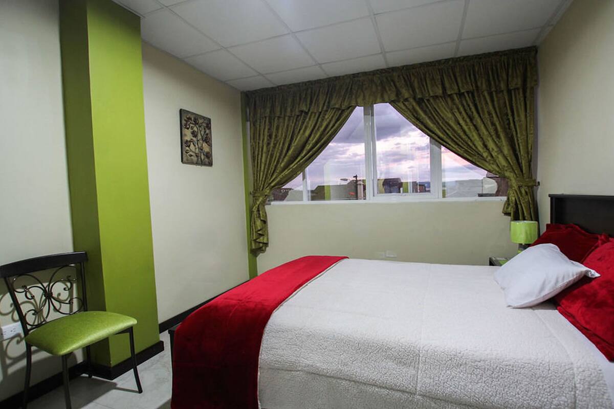 10 bedrooms, down comforters, desk, laptop workspace