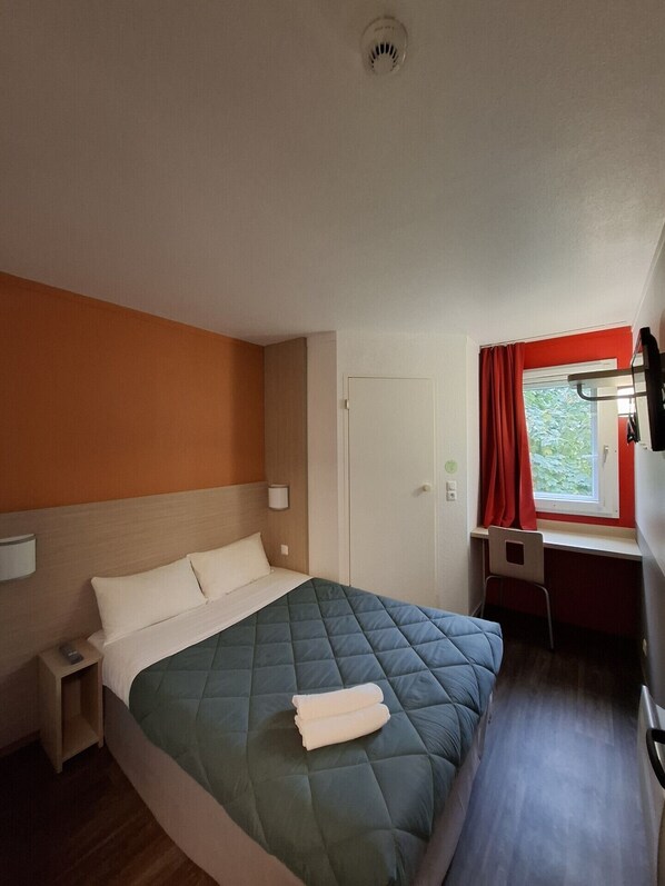 Desk, free WiFi, bed sheets