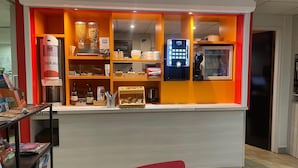 Breakfast area - Première Classe Angers Sud - Les Ponts De Cé (Les Ponts-de-Ce)