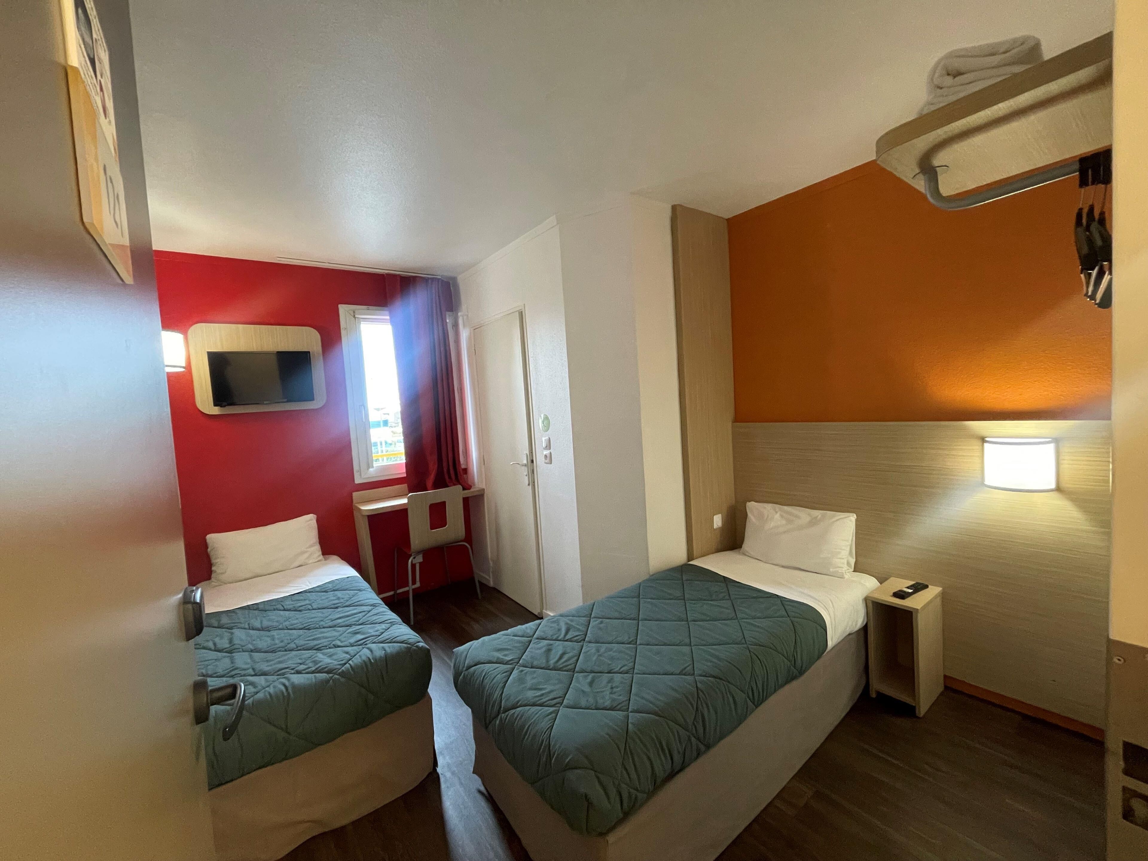 Bureau, Wi-Fi gratuit, draps fournis