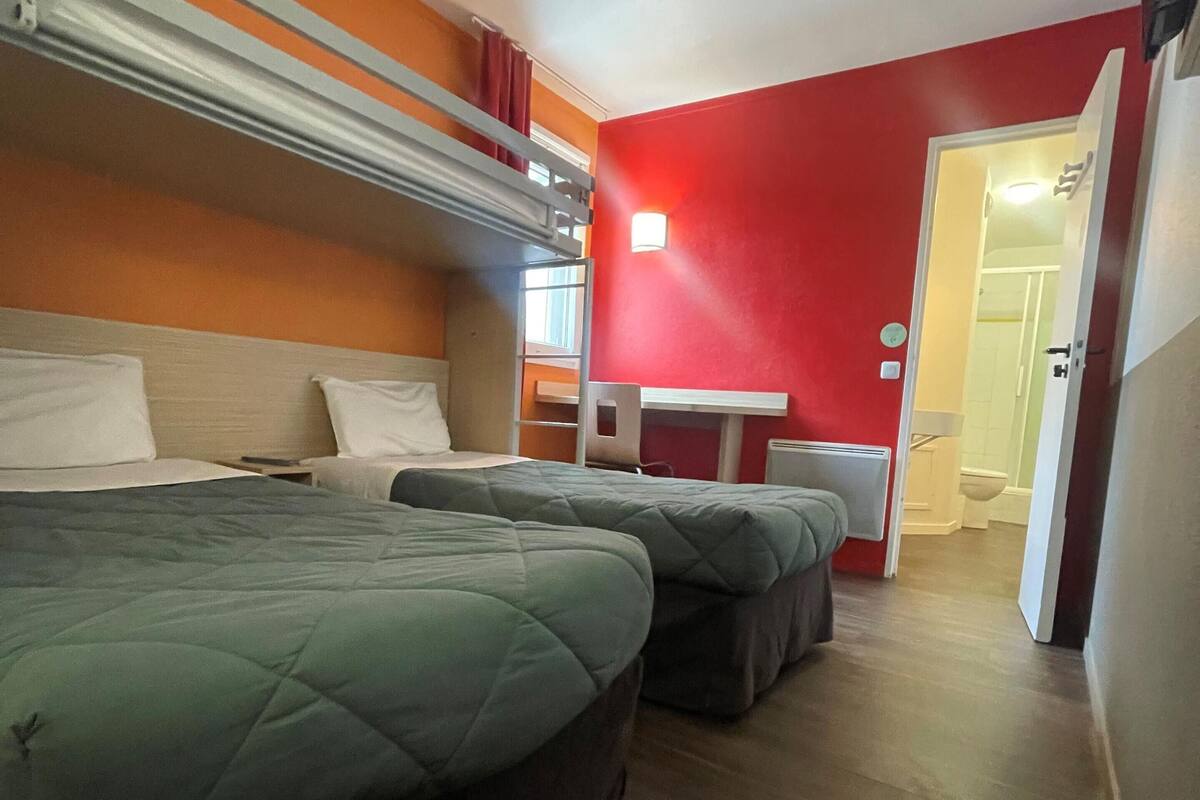 Desk, free WiFi, bed sheets