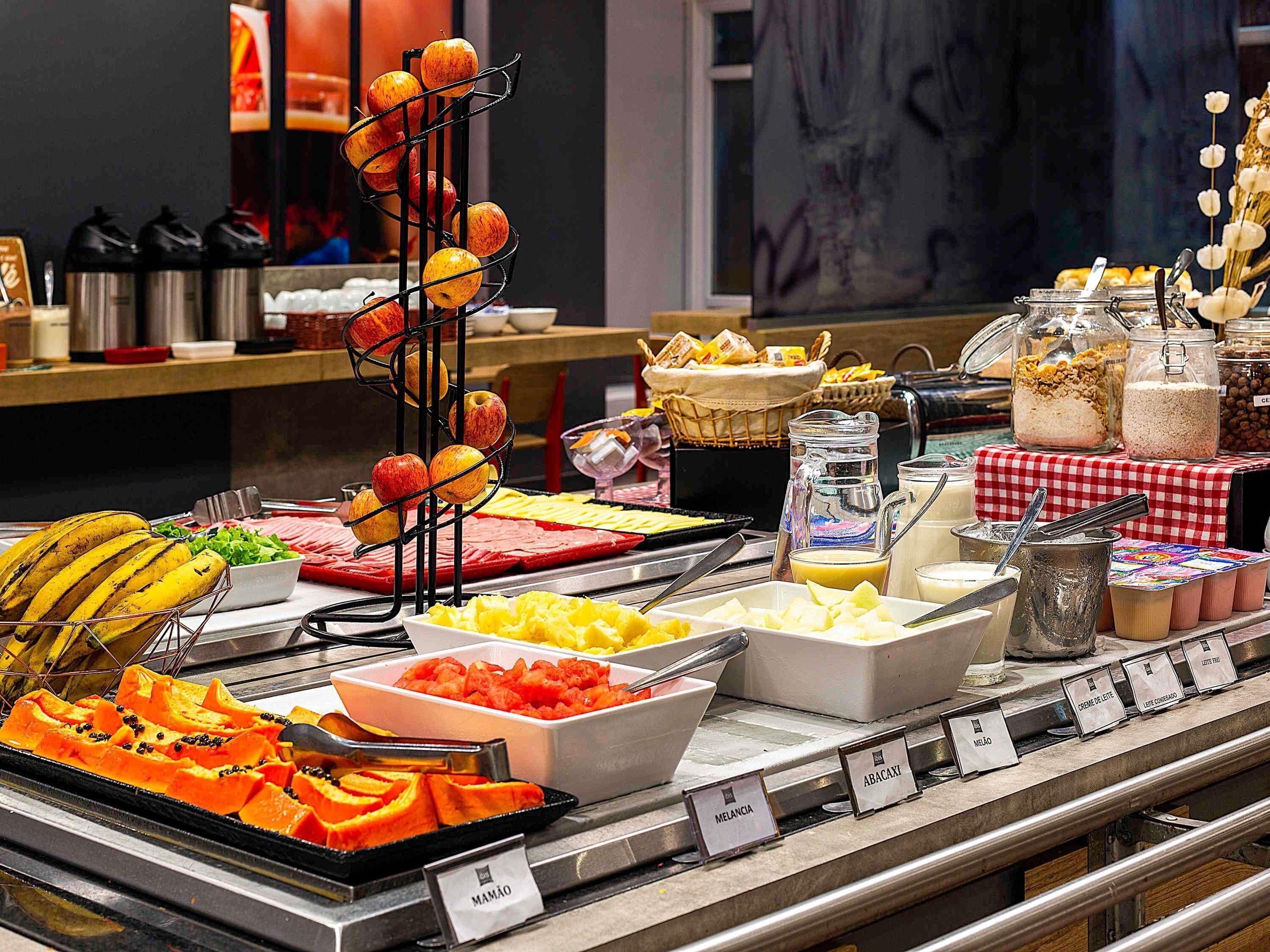 Petit déjeuner buffet (60 BRL par personne)