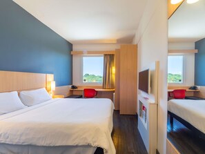 Habitación estándar, 1 cama doble | Minibar, caja fuerte, escritorio y cortinas opacas