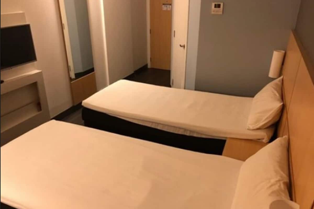 Standard Twin Room, 2 Single Beds | 1 bedroom, minibar, in-room safe, desk