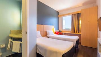 Standard Twin Room, 2 Single Beds | Minibar, in-room safe, desk, blackout curtains