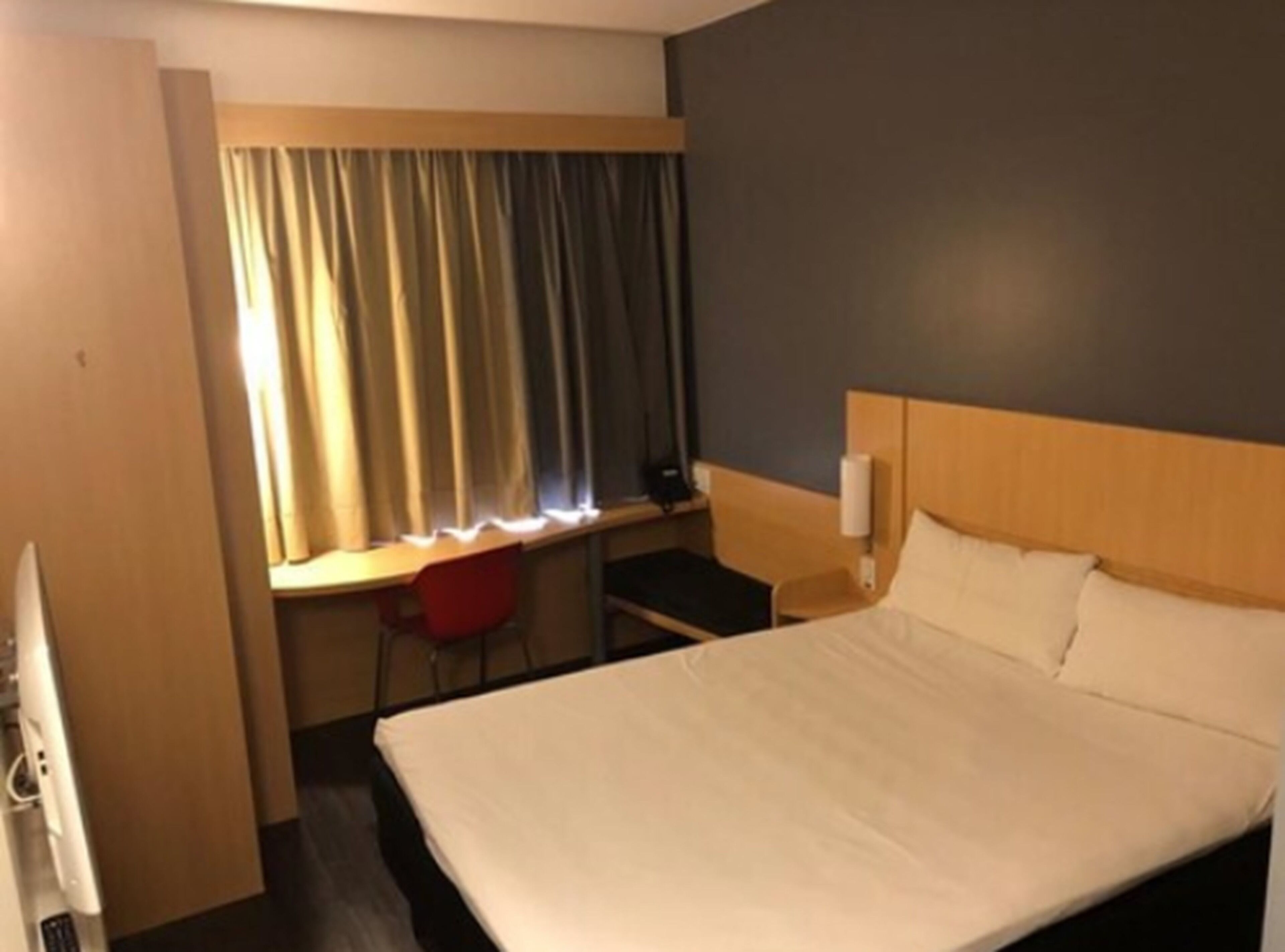 standard room, 1 double bed | 1 bedroom, minibar, in-room safe, desk