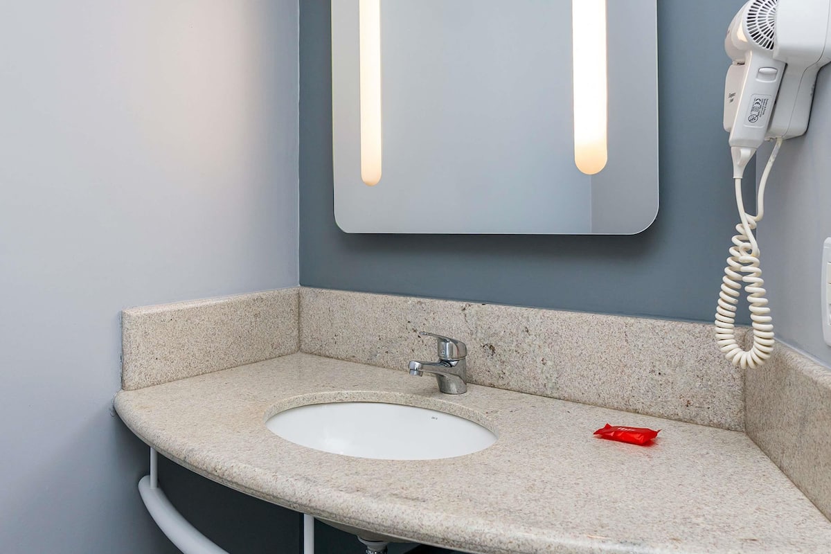 minibar, in-room safe, desk, soundproofing