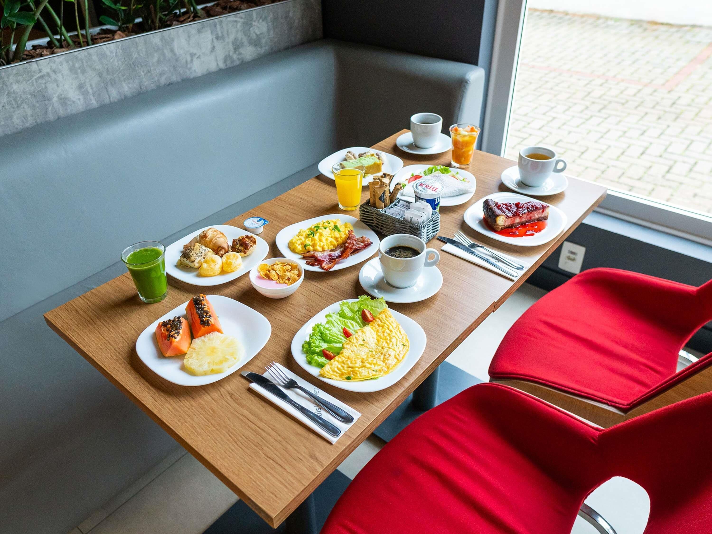 daily full breakfast (brl 53.00 per person)