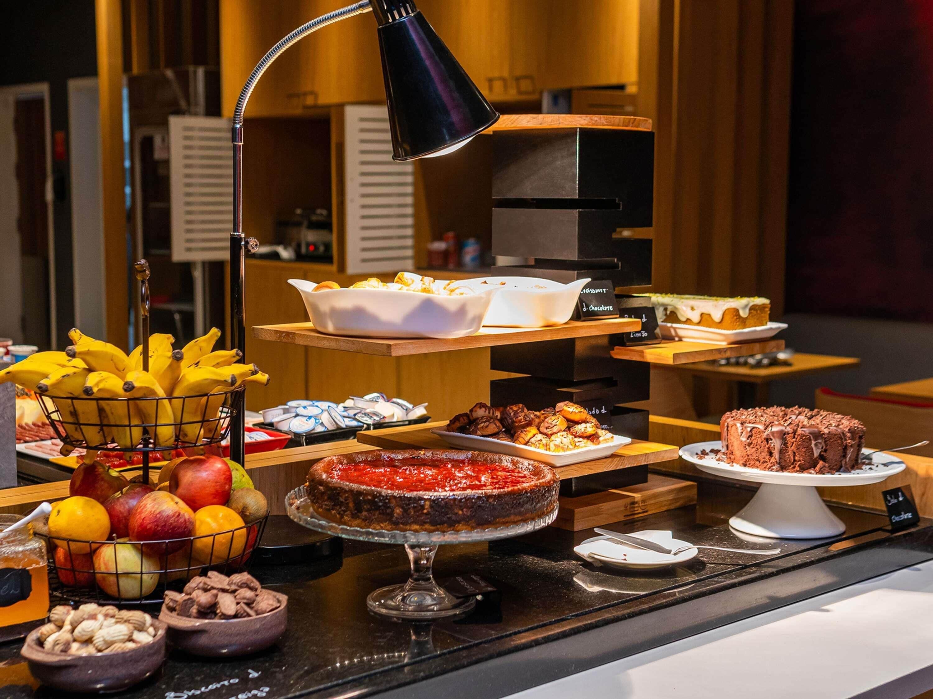 Daily full breakfast (BRL 53.00 per person)