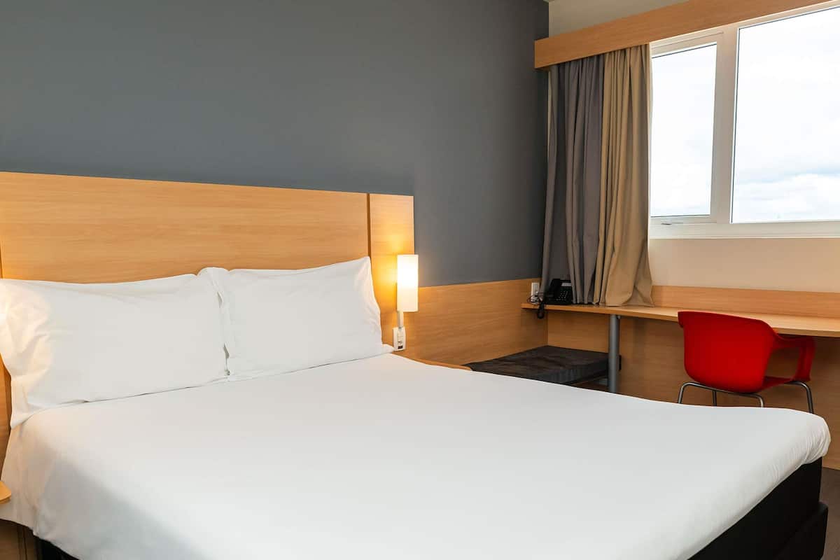 Minibar, in-room safe, desk, soundproofing