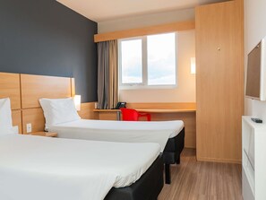 Căn hộ Tiêu chuẩn, 2 giường đơn | Minibar, két bảo mật tại phòng, bàn, phòng cách âm