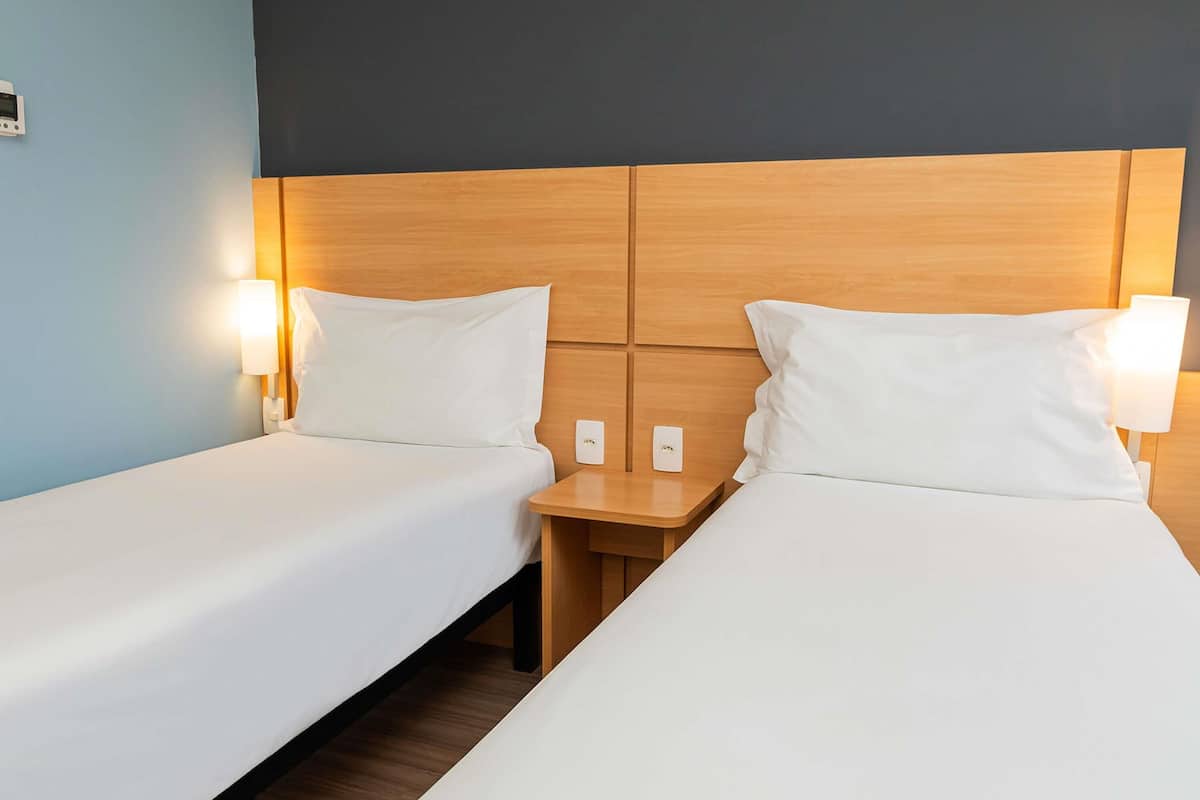 standard apartment, 2 single beds | minibar, in-room safe, desk, soundproofing