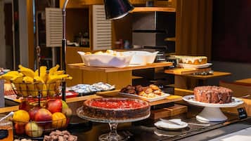 Daily full breakfast (BRL 58 per person)