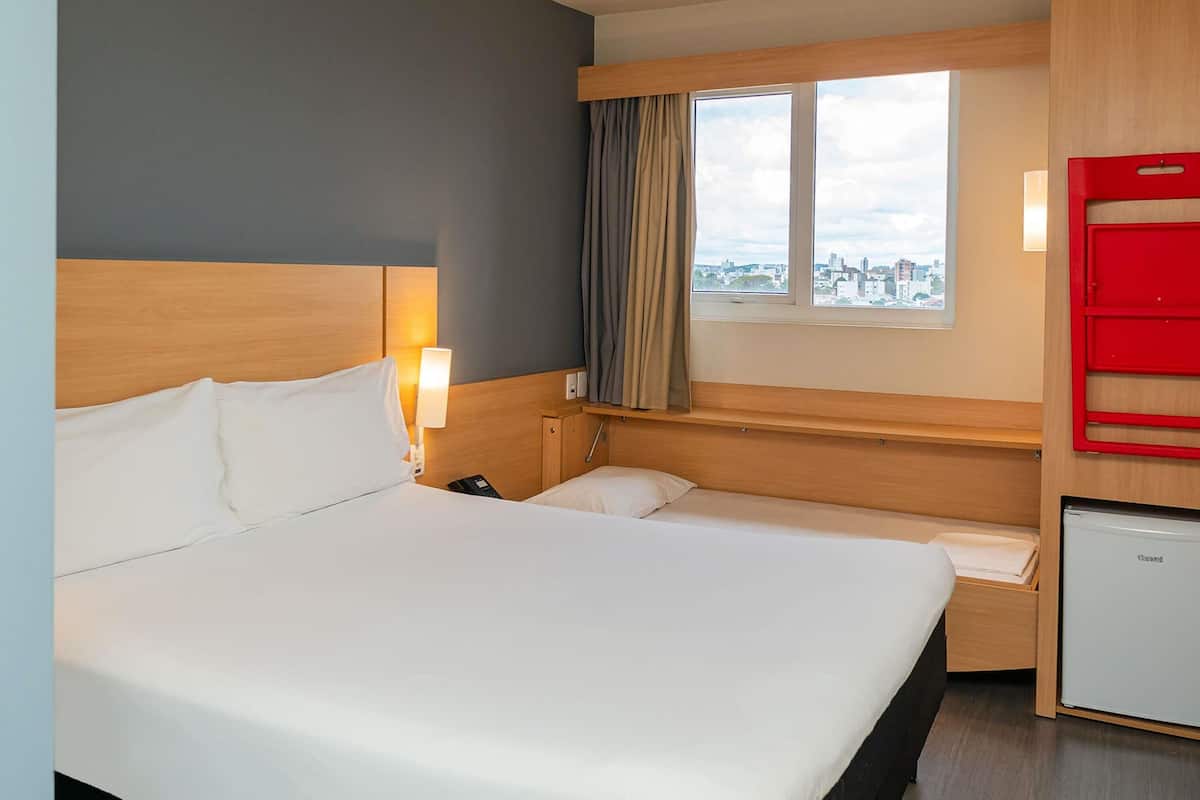Căn hộ Tiêu chuẩn, nhiều giường | Minibar, két bảo mật tại phòng, bàn, phòng cách âm