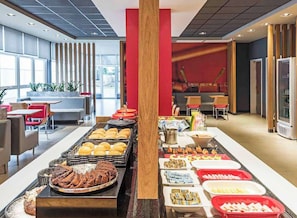Daily full breakfast (BRL 53.00 per person)