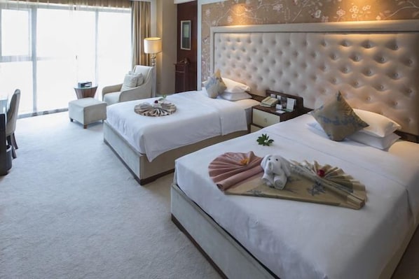 Minibar, in-room safe, alarm clocks - Fortune International Hotel (Qianxinan Buyei and Miao)