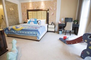 Minibar, in-room safe, alarm clocks