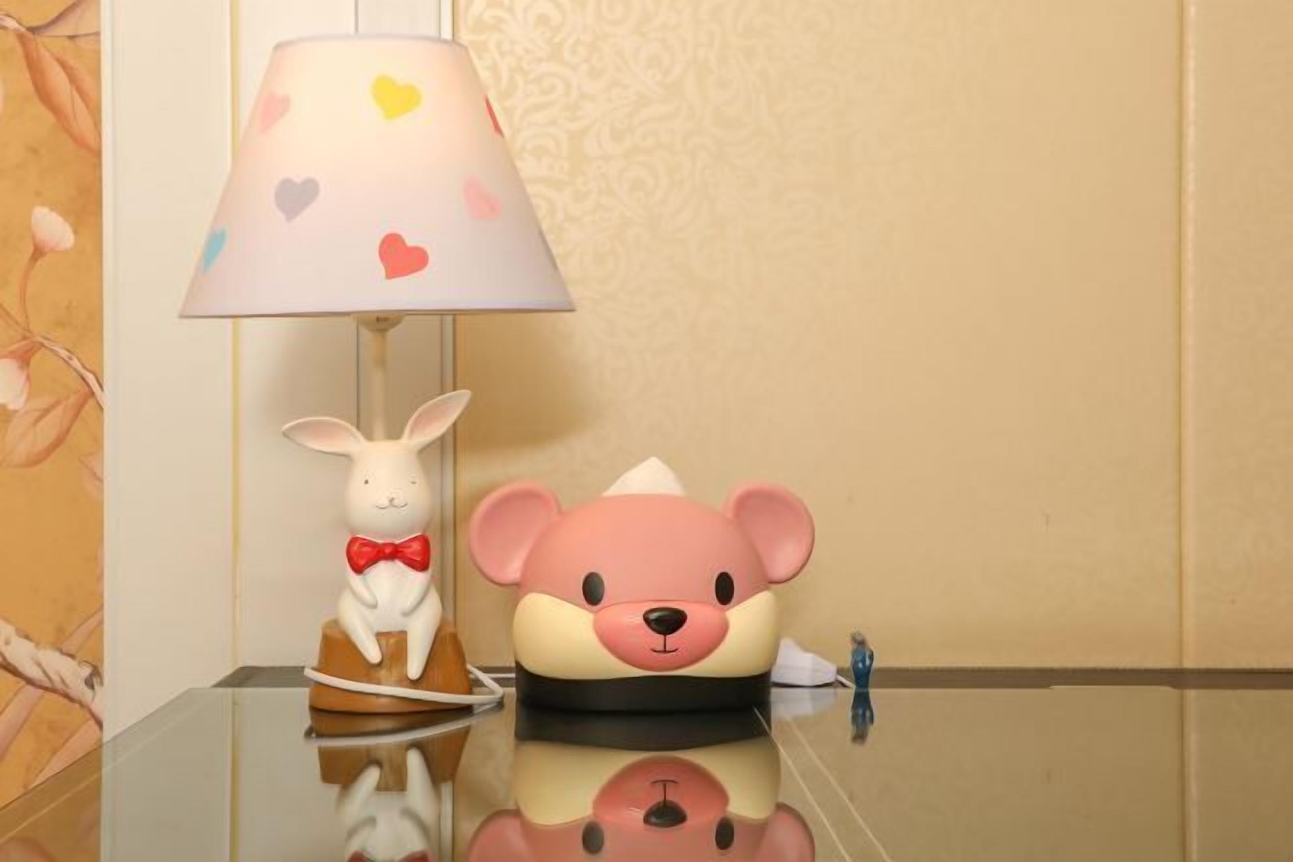 Minibar, in-room safe, alarm clocks