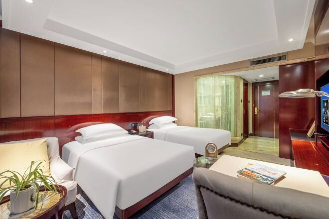 Minibar, in-room safe, alarm clocks