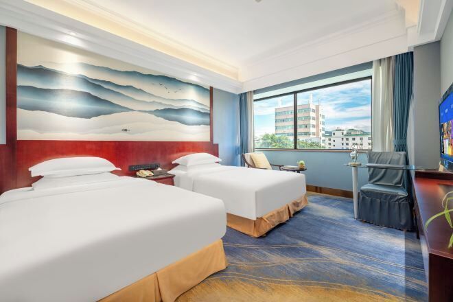 Minibar, in-room safe, alarm clocks