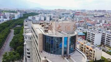 المنشأة من الخارج