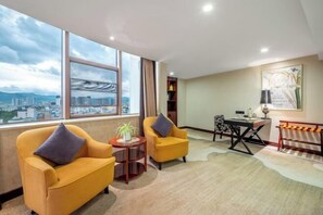 迷你吧、房內夾萬、鬧鐘