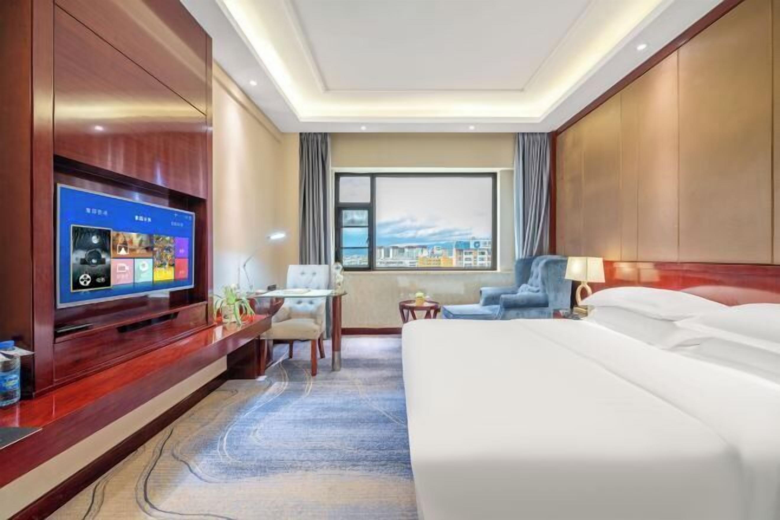 Minibar, in-room safe, alarm clocks