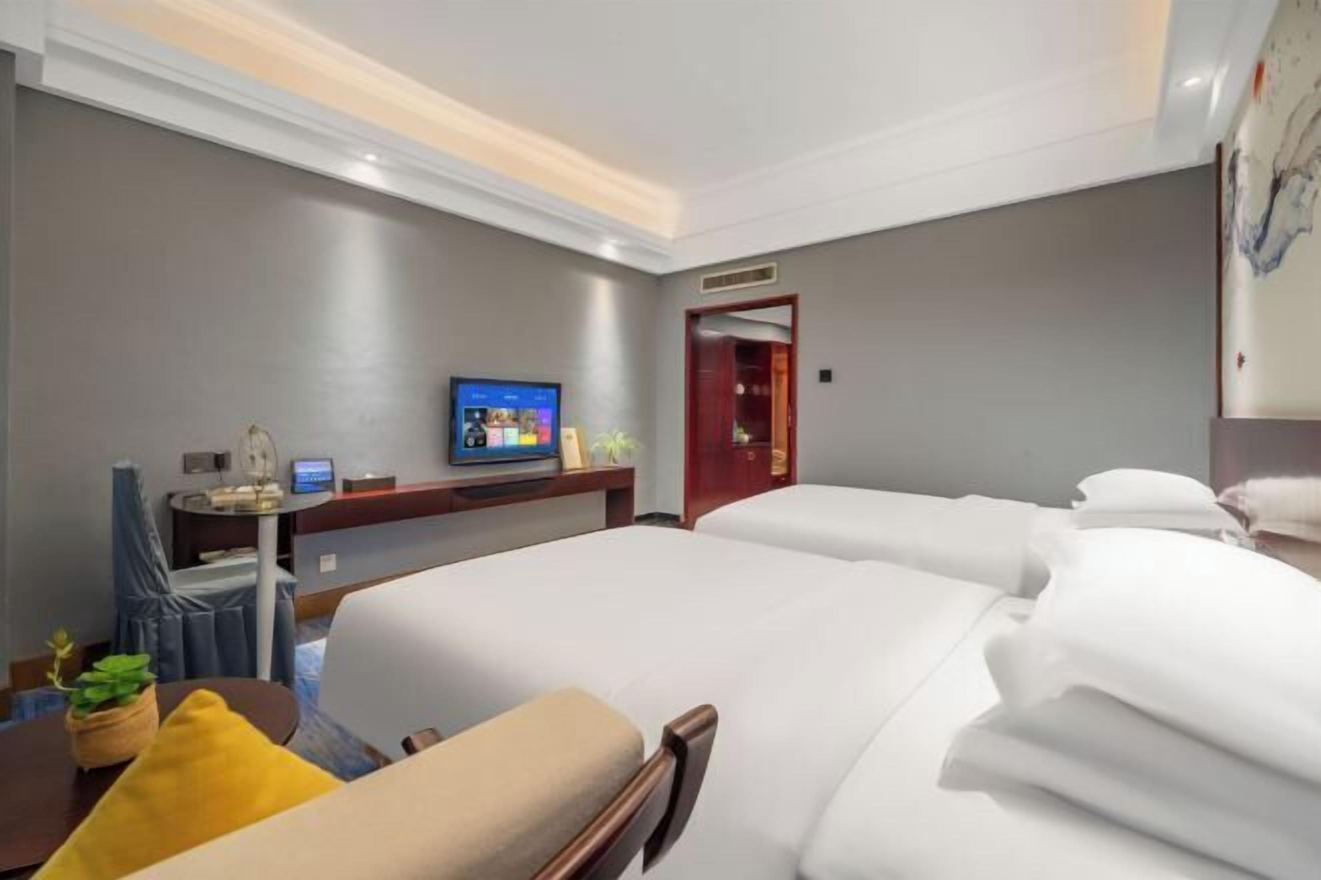 Minibar, in-room safe, alarm clocks