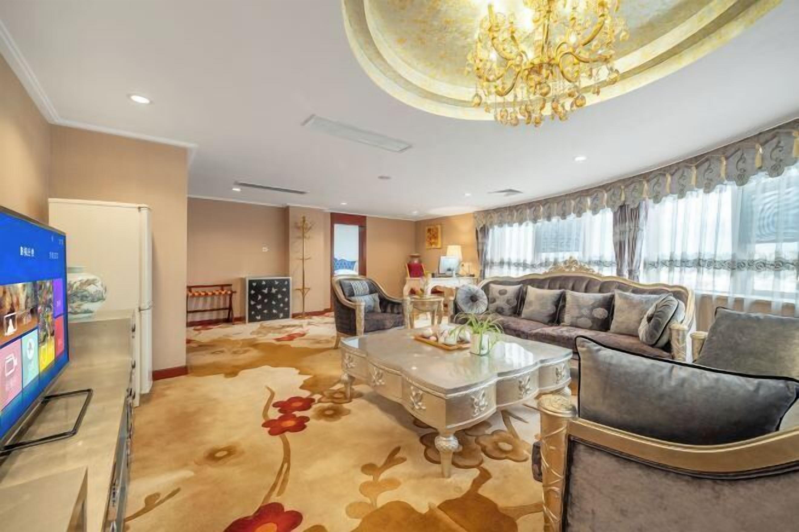 Minibaari, tallelokero huoneessa, herätyskellot