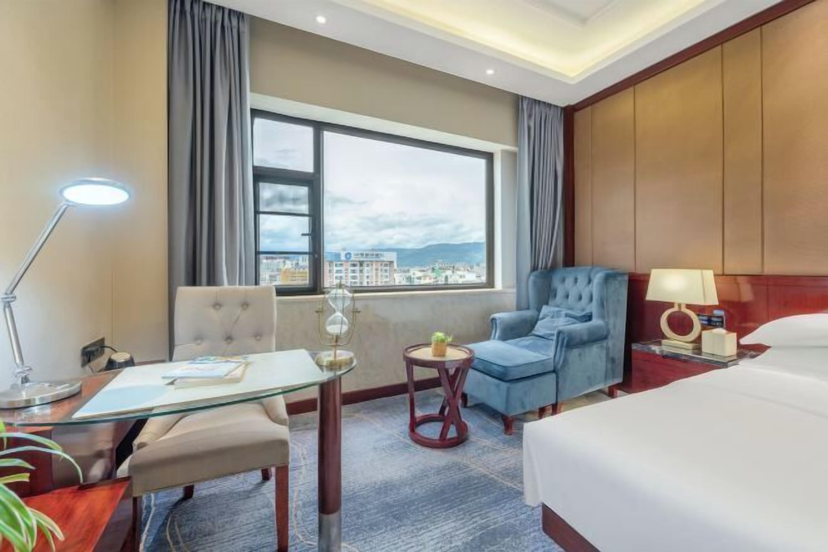 Minibar, in-room safe, alarm clocks