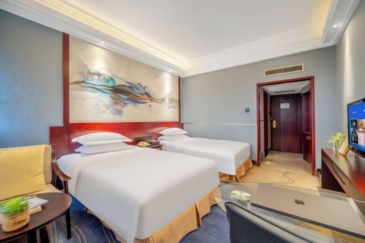 Minibar, in-room safe, alarm clocks