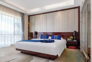 Minibar, in-room safe, alarm clocks