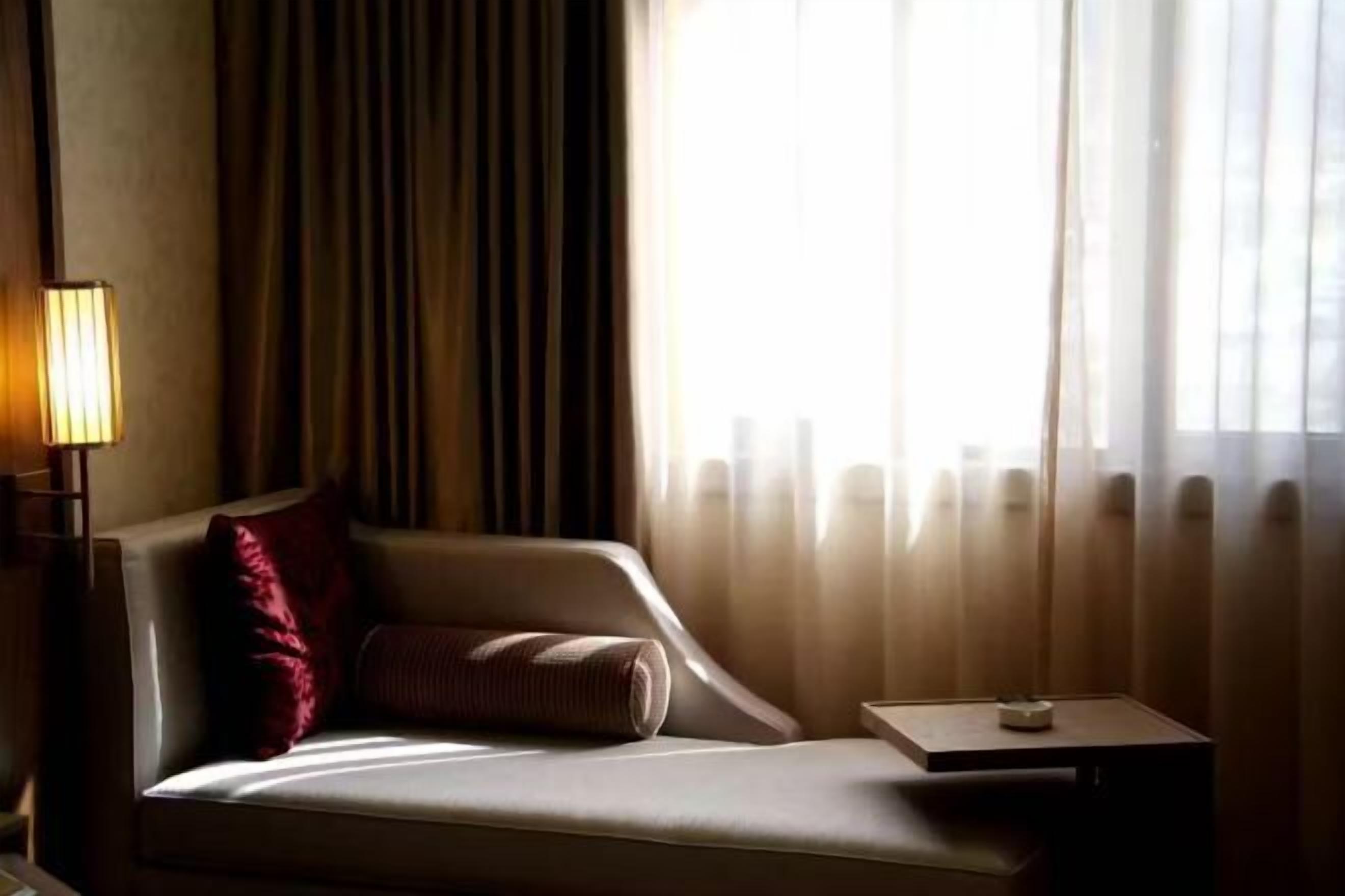 Minibar, in-room safe, alarm clocks