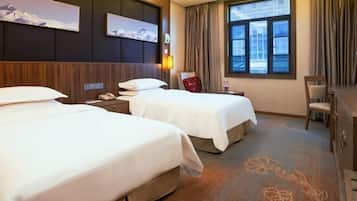 Minibar, in-room safe, alarm clocks