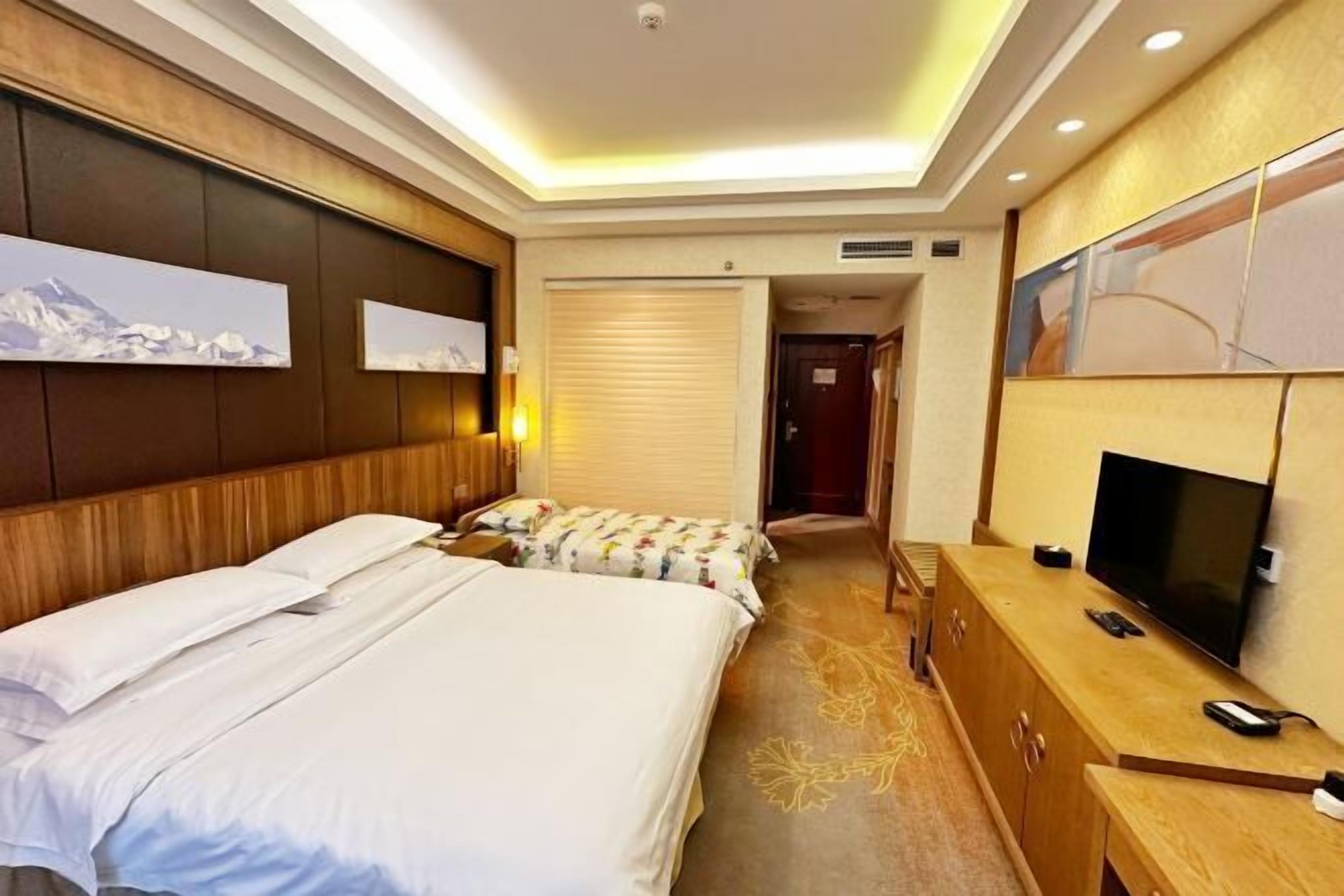 Minibar, caja de seguridad en la habitación y despertador 