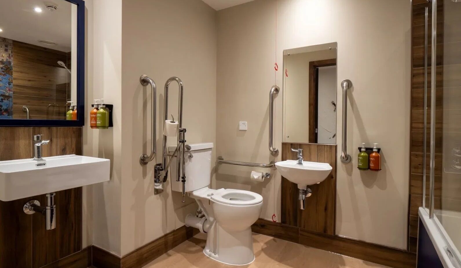 Accessible Hotel Room | Bathroom
