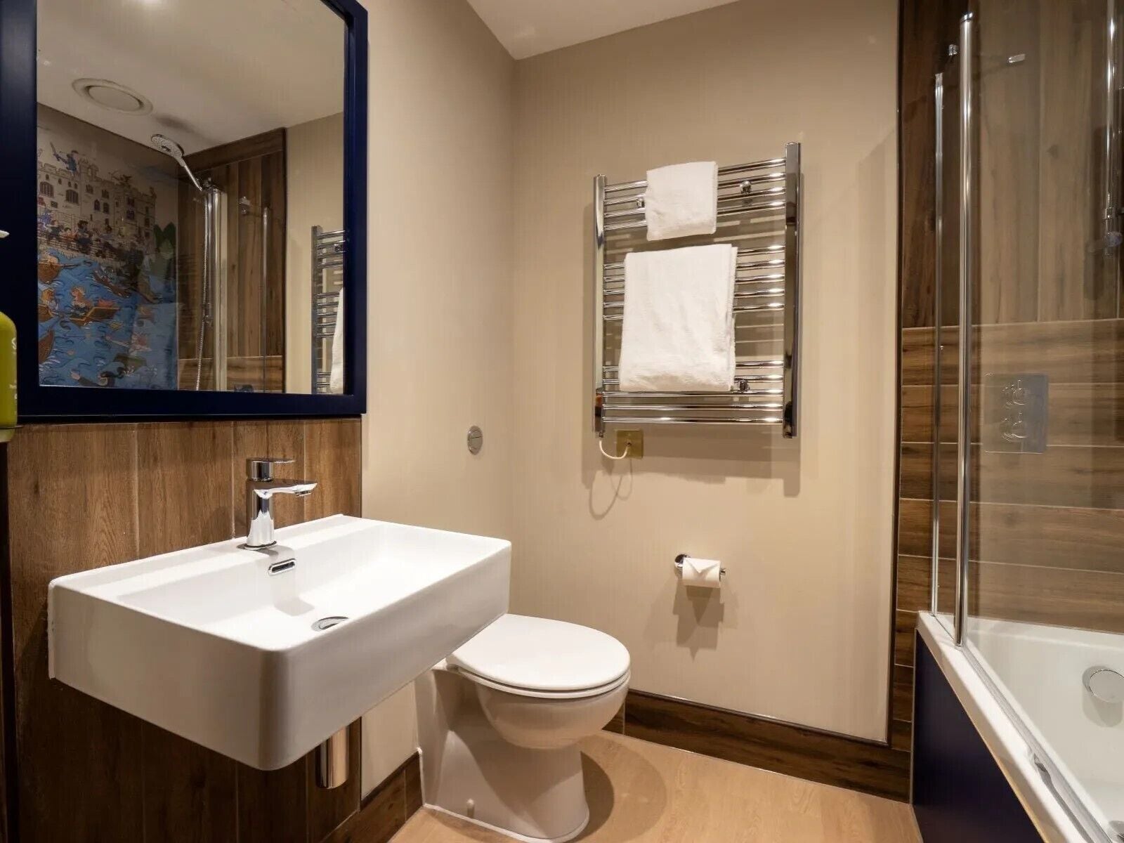 hotel room | bathroom | towels