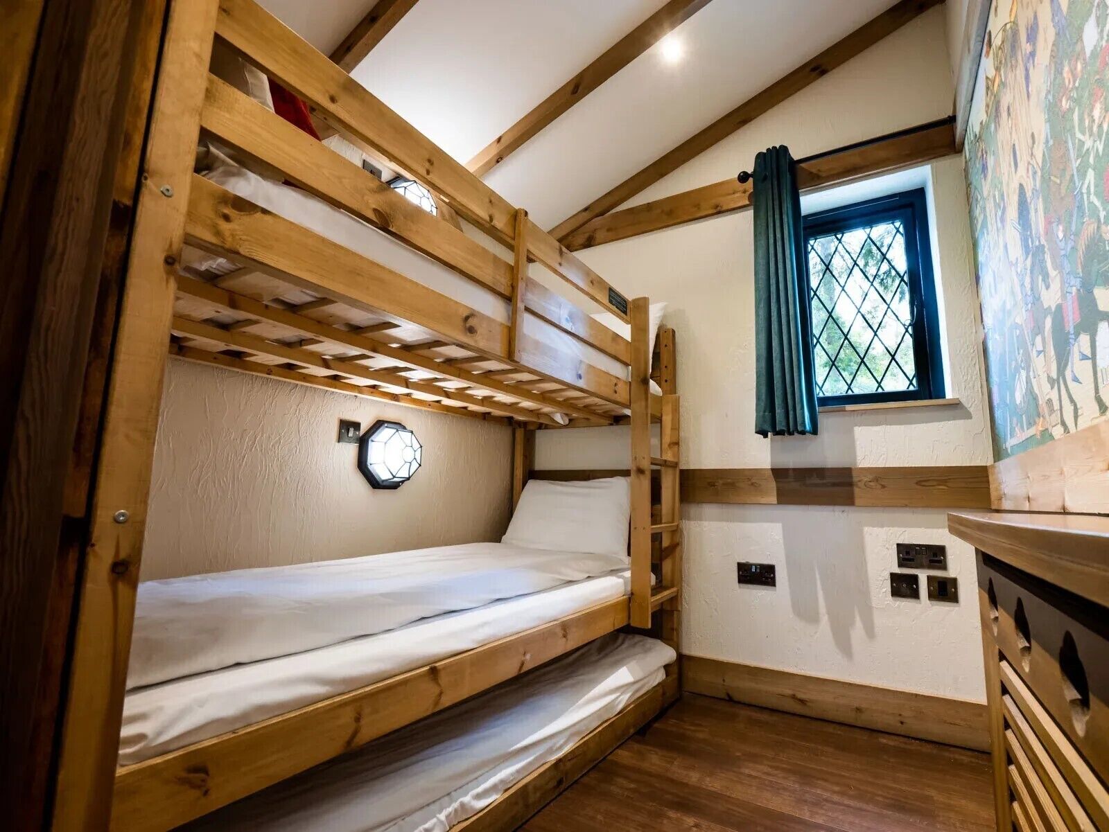 woodland lodge | 1 bedroom, free wifi, bed sheets