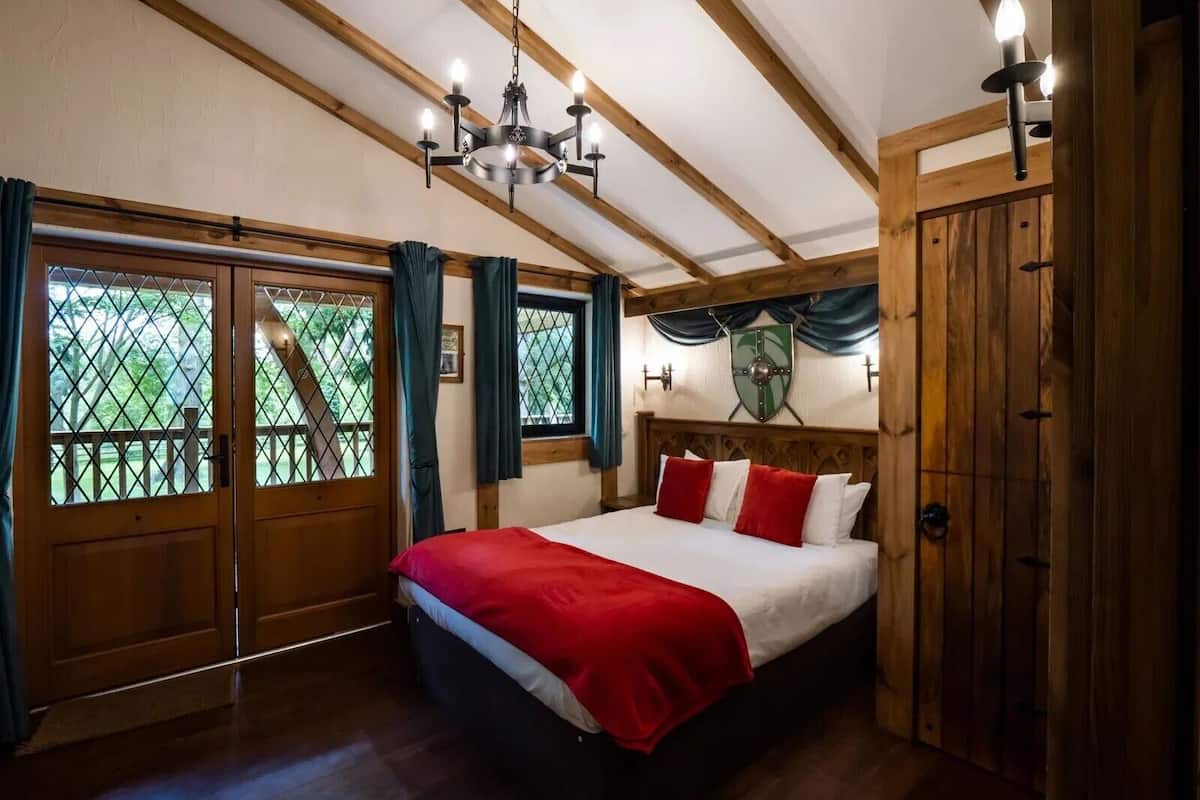 woodland lodge | 1 bedroom, free wifi, bed sheets