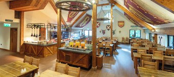  Warwick Castle Hotel and Knight's Village