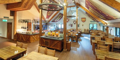  Warwick Castle Hotel and Knight's Village