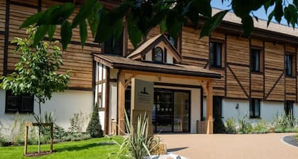 Warwick Castle Hotel and Knight's Village