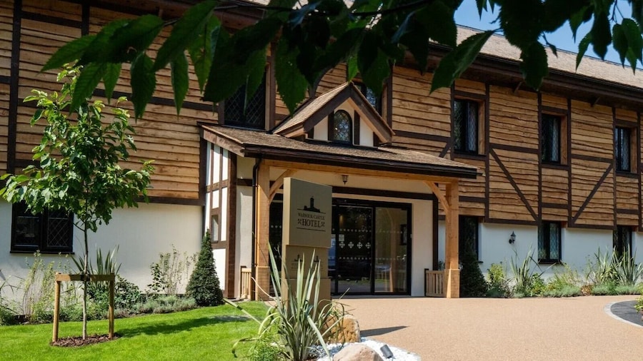 Warwick Castle Hotel and Knight's Village