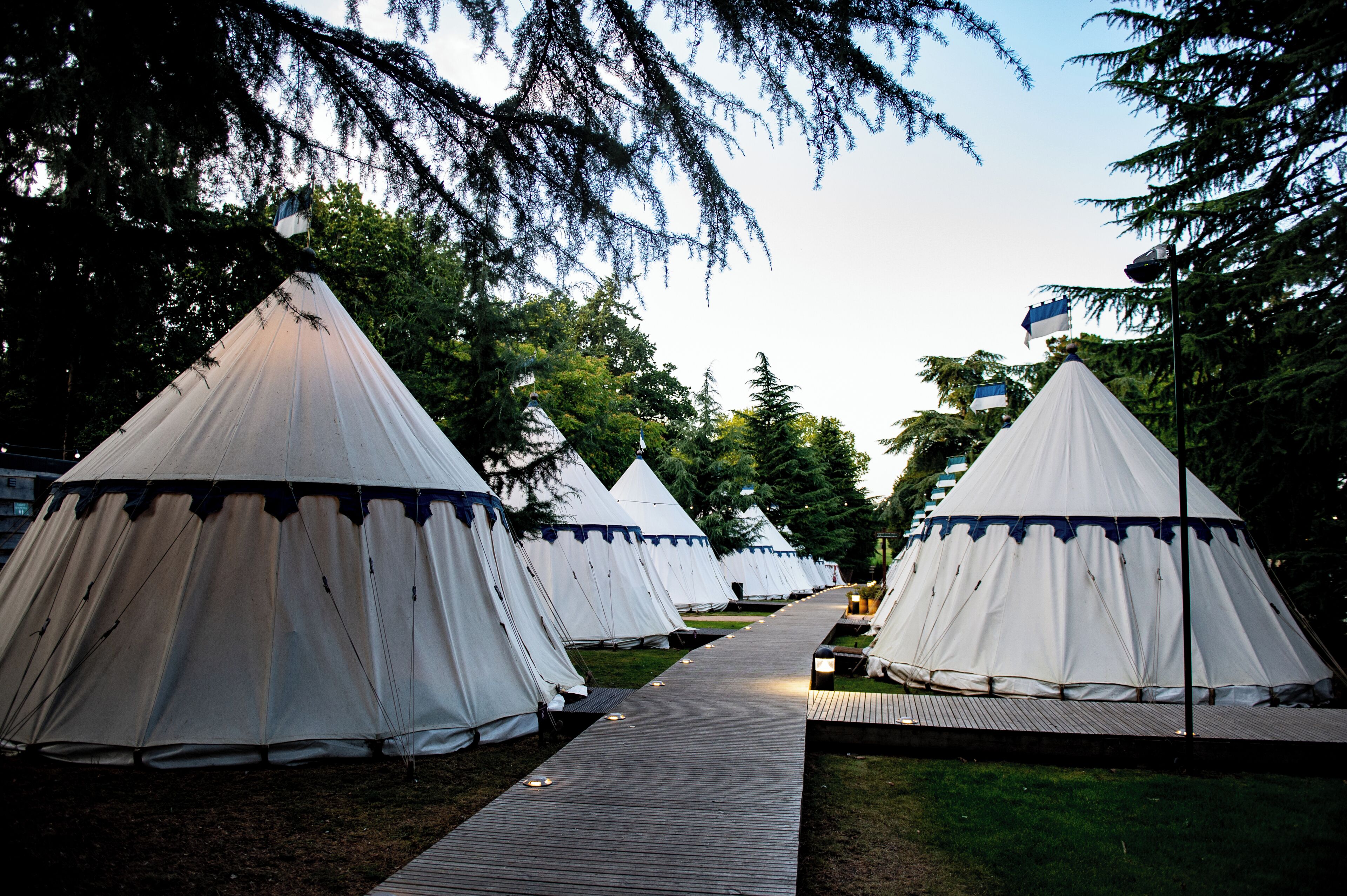 Standard Tent | WiFi (free), bed sheets