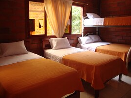 Caja de seguridad en la habitación, escritorio y wifi gratis 